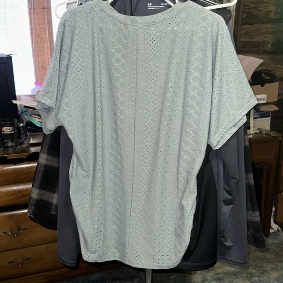 NWOT EYELET V-NECK SHORT SLEEVE TOP OLIVE GREEN WOMENS XL - Picture 6 of 6